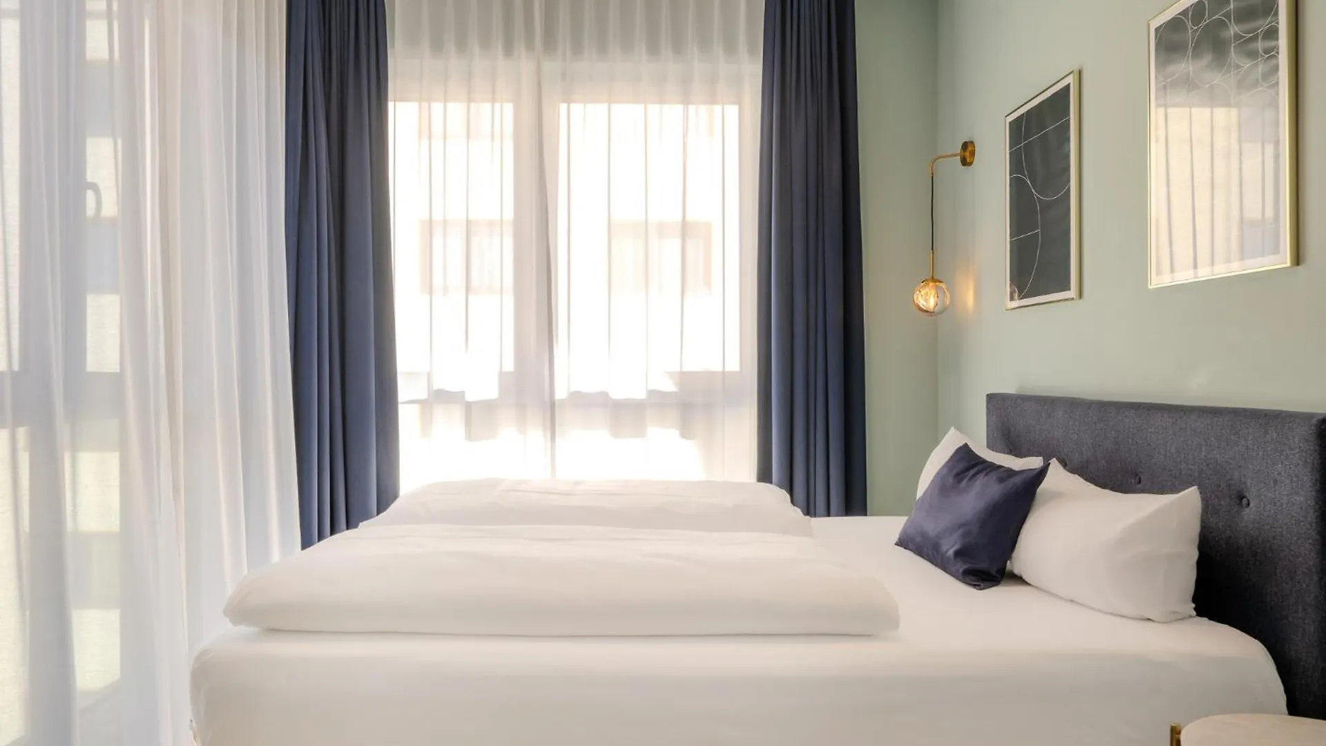 The Base Berlin One Hotell